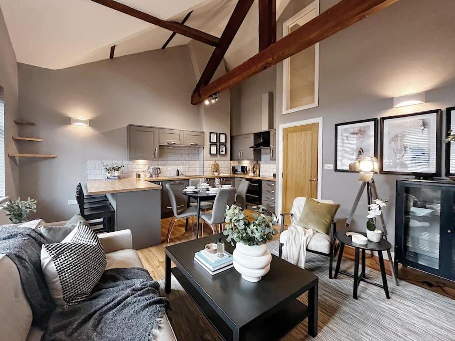 Cosy 2 Bedroom Apartment Тодморден Экстерьер фото