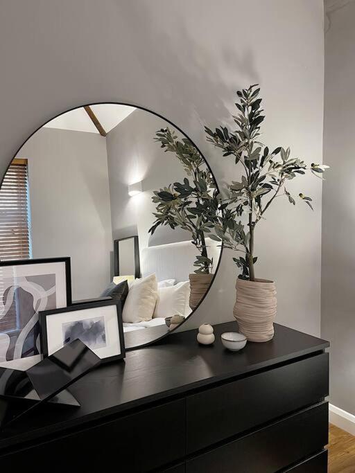 Cosy 2 Bedroom Apartment Тодморден Экстерьер фото