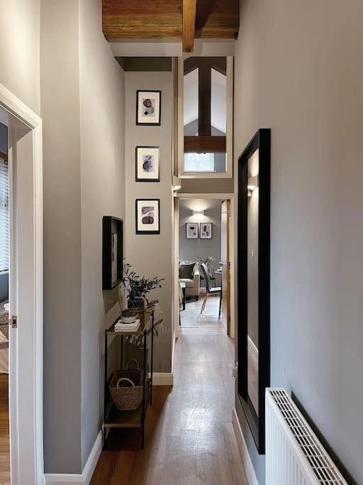 Cosy 2 Bedroom Apartment Тодморден Экстерьер фото