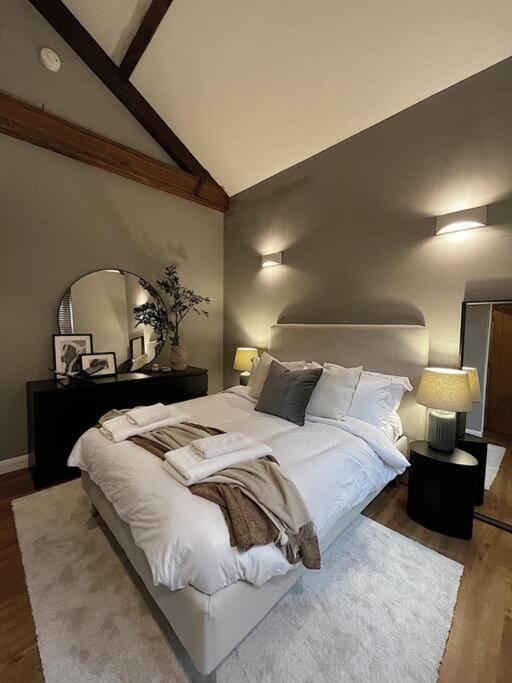 Cosy 2 Bedroom Apartment Тодморден Экстерьер фото