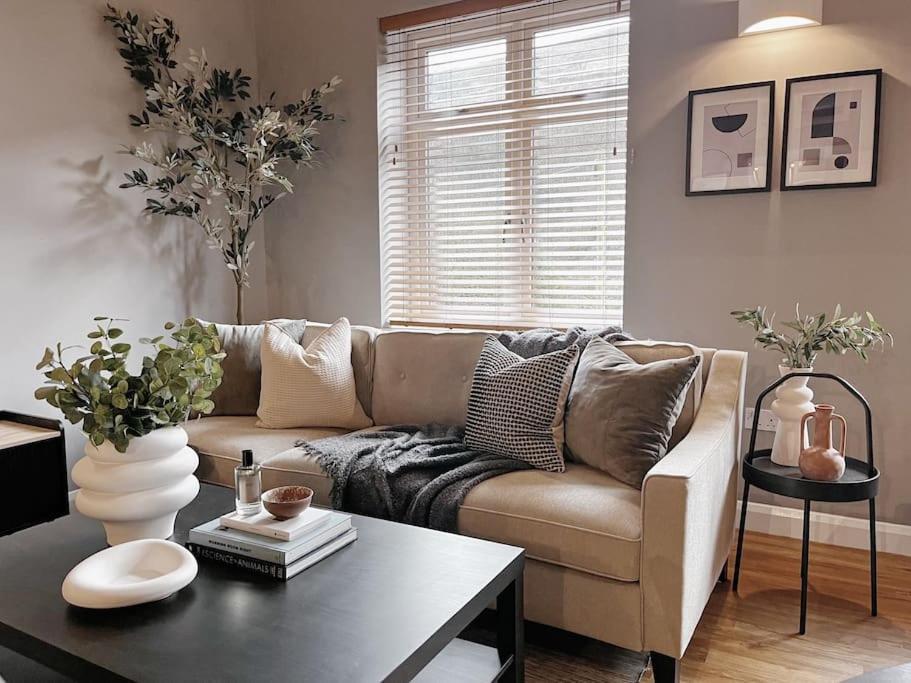 Cosy 2 Bedroom Apartment Тодморден Экстерьер фото