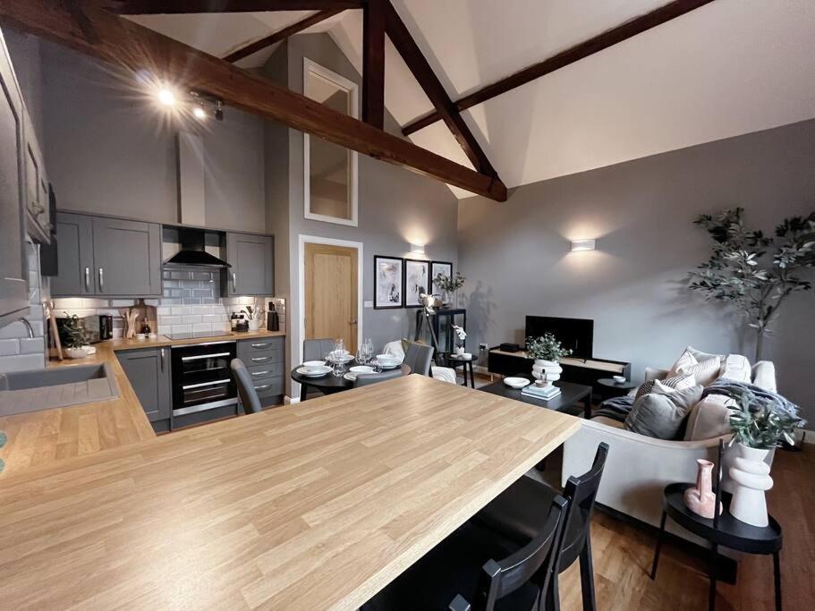 Cosy 2 Bedroom Apartment Тодморден Экстерьер фото
