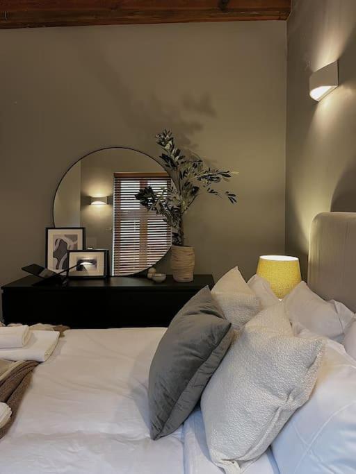 Cosy 2 Bedroom Apartment Тодморден Экстерьер фото