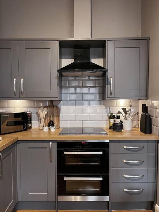 Cosy 2 Bedroom Apartment Тодморден Экстерьер фото